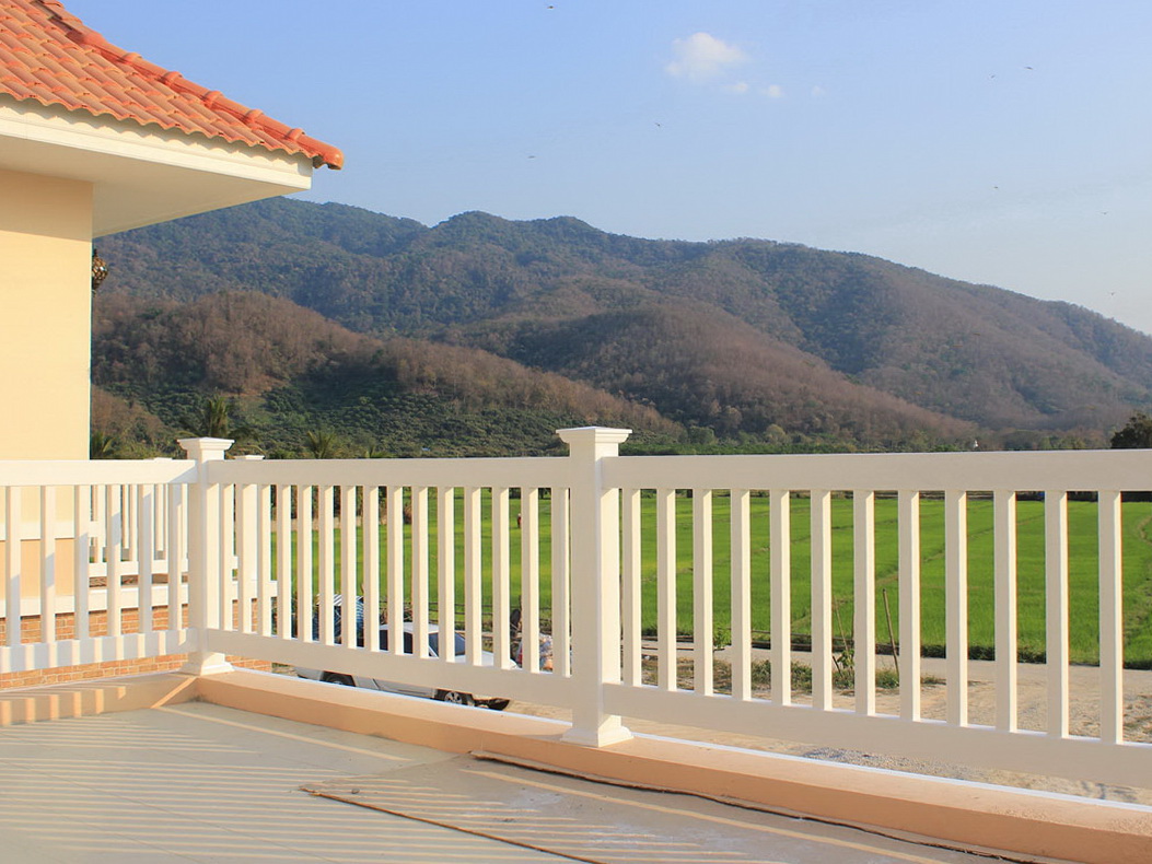 ราวกันตกไวนิล