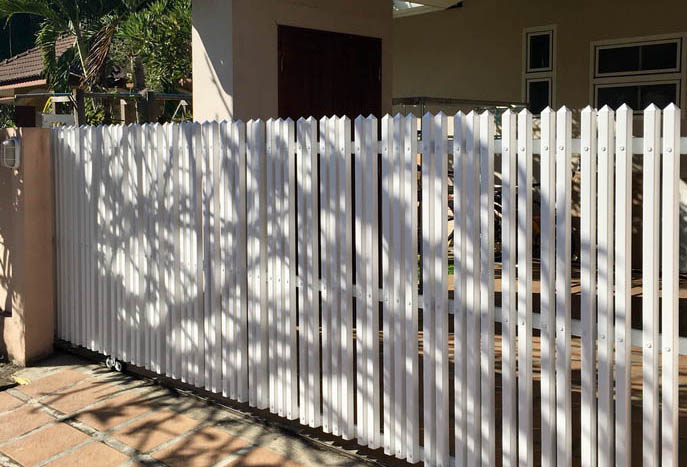 vinyl fence gate